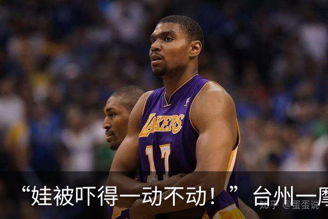 “娃被吓得一动不动！”台州一摩天轮没关门就升空，游客靠在轿厢里坐完全程，园方回应
