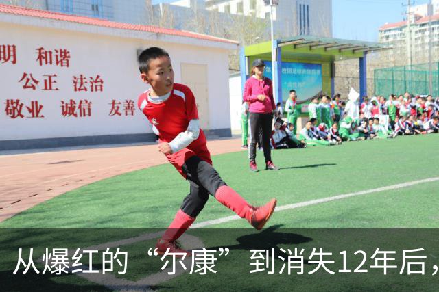 从爆红的“尔康”到消失12年后，56岁周杰现状：每天只吃一顿饭，至今未婚未育。